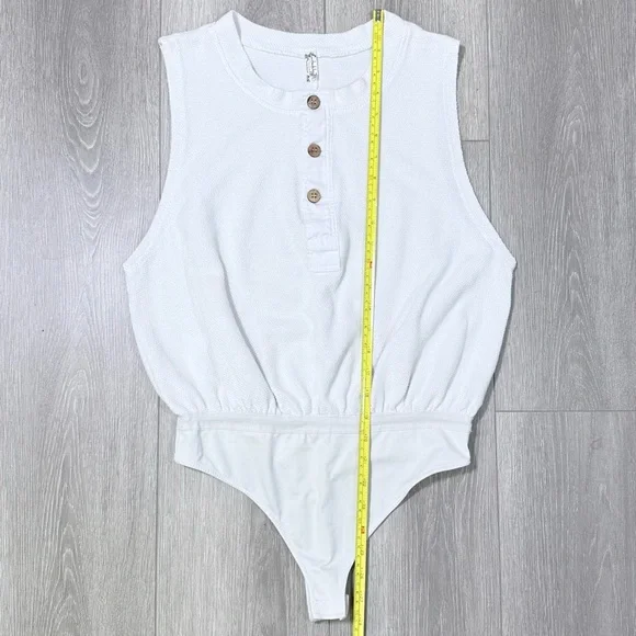 Intimately Free People White Sleeveless Bodysuit with Button Detail. Small - Picture 9 of 9